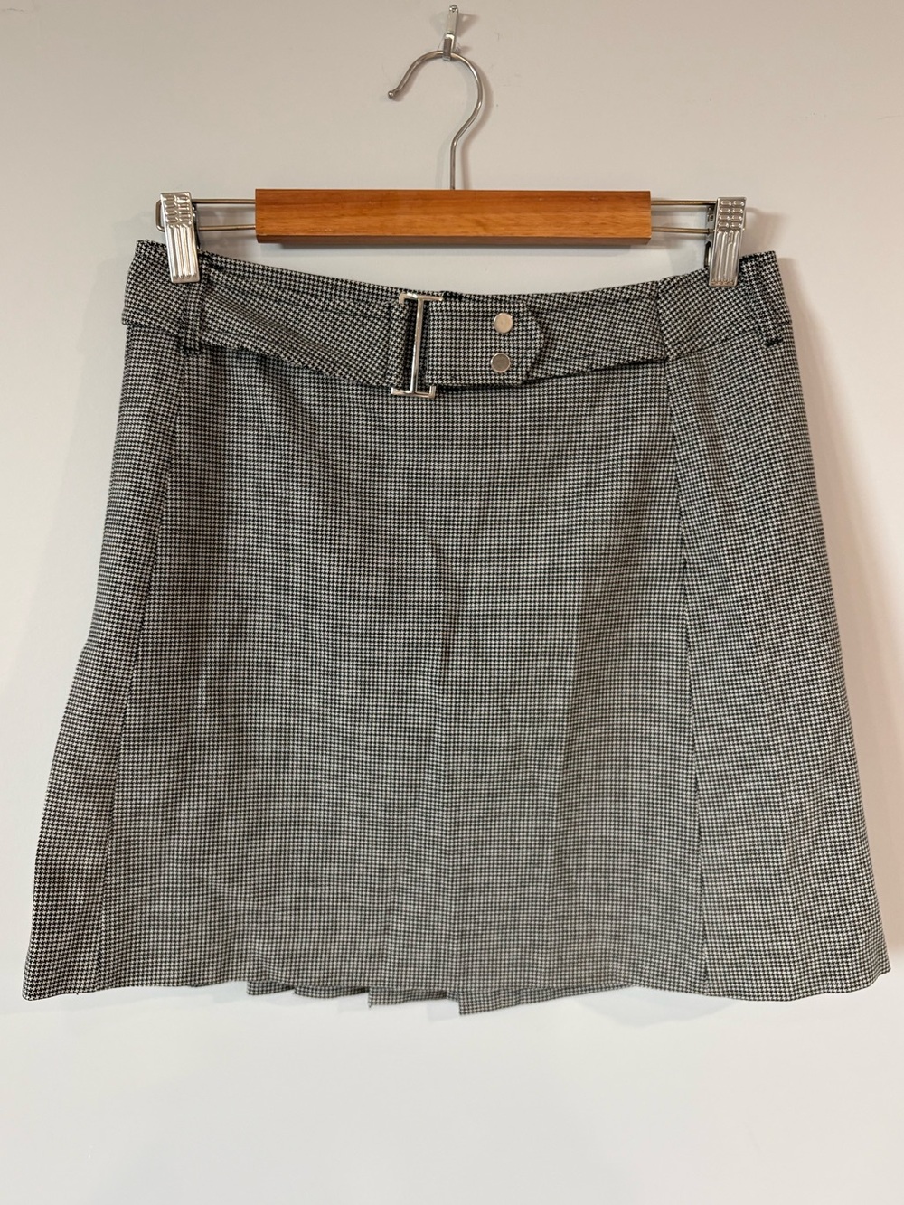 Vintage Plaid Pleated High-Waist Mini Skirt with Belt in Black & White